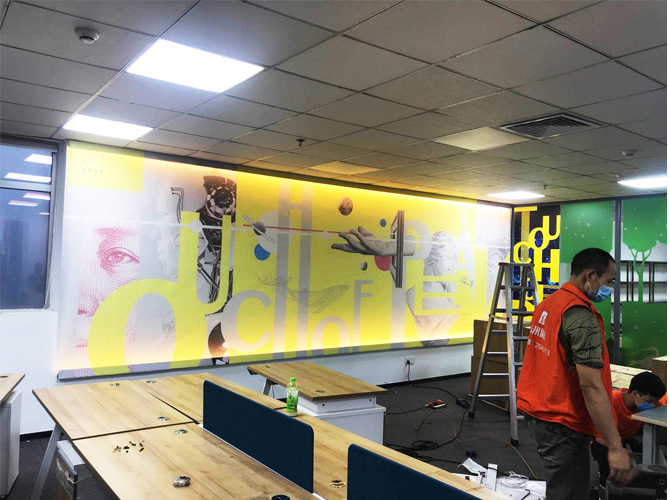 室內墻體噴繪效果怎么樣?如何選擇廣告公司?